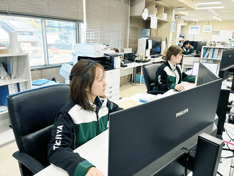 バックオフィス業務風景