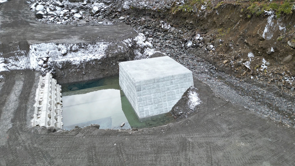 コンクリート堰堤の施工後の写真