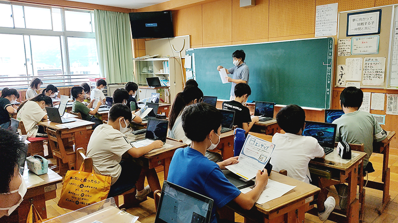 静岡市内小中学校での授業風景